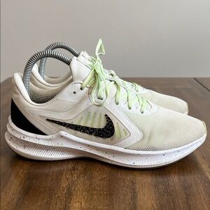 Nike Downshifter 10 SE White Green Black Athletic Sneakers CI9985-100 Womens 7.5